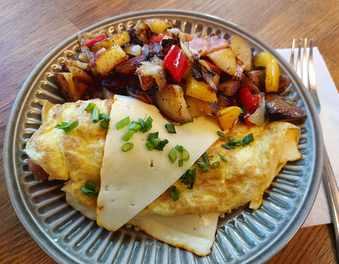 DAY 15:  Omelette with brie smoked in Grapevine & Cherry blend